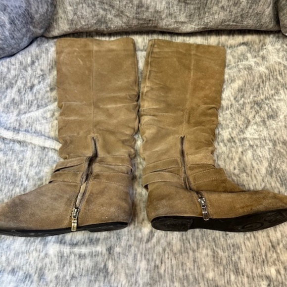 BCBG Generation Size 6.5 tan suede high boots - Picture 6 of 7